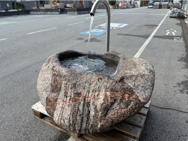 Granit Flußkieselbrunnen MG1018