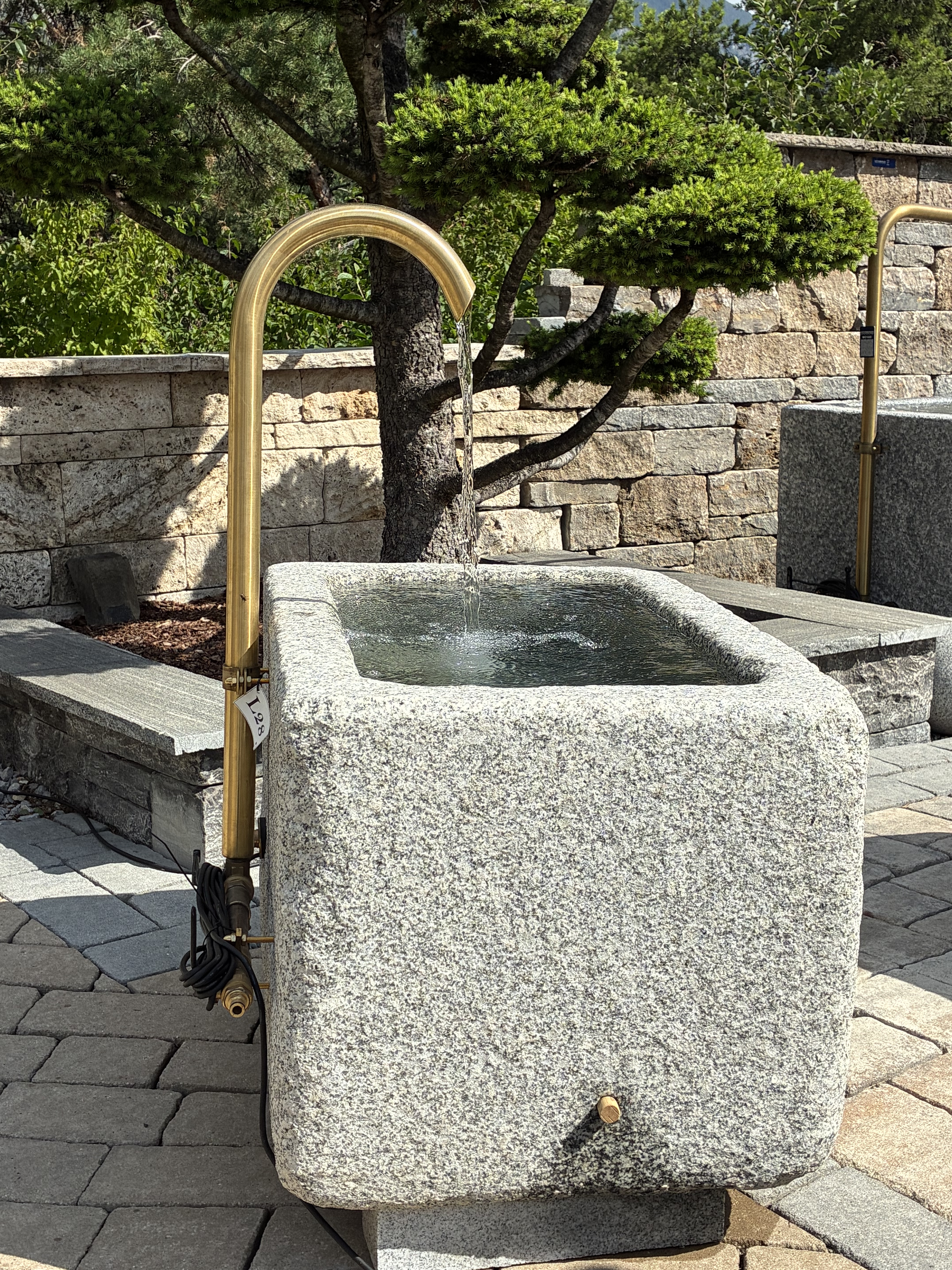 Granit EU Brunnen rechteckig MG1038