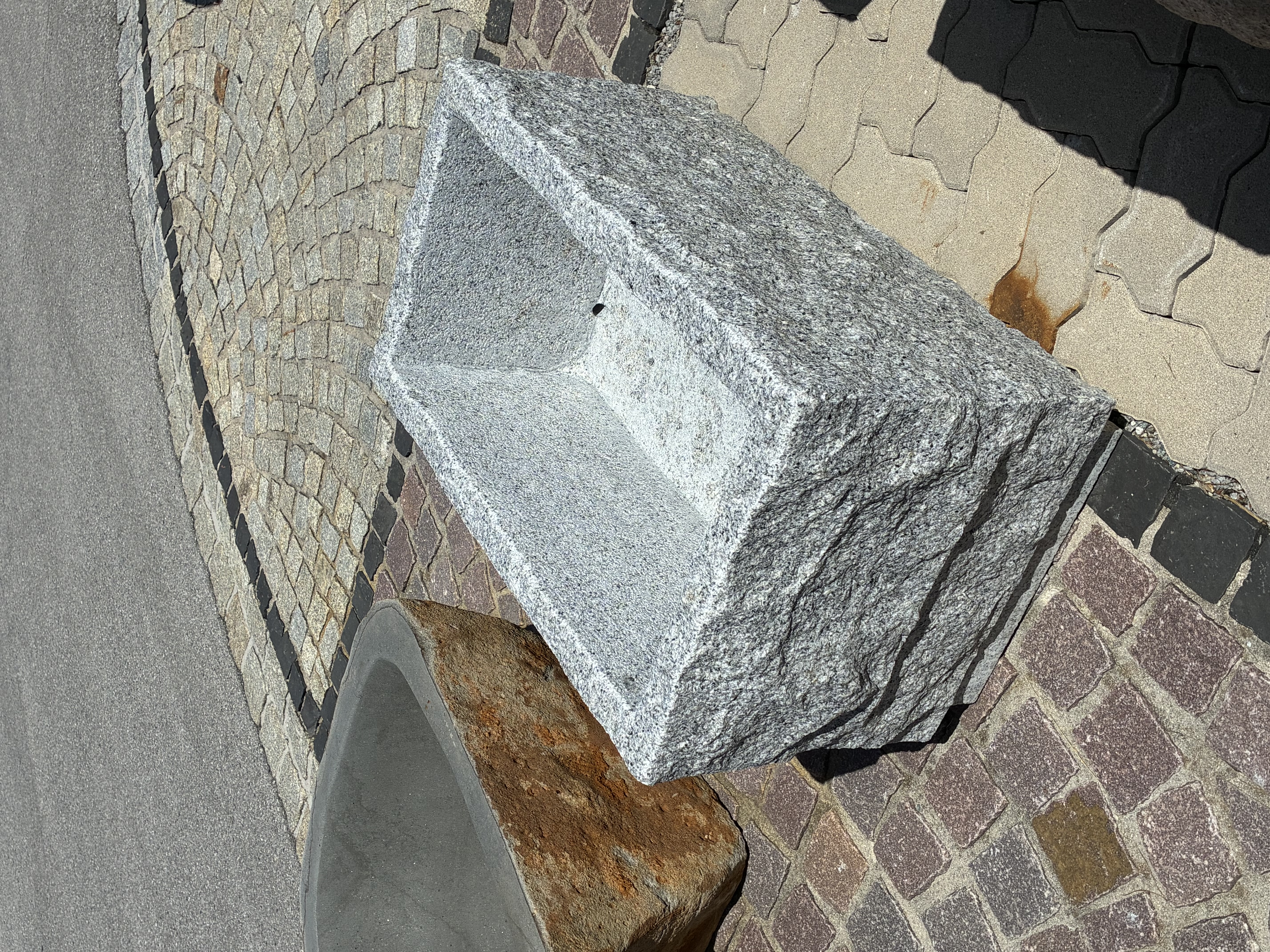 Granitbrunnen rechteckig MG1051