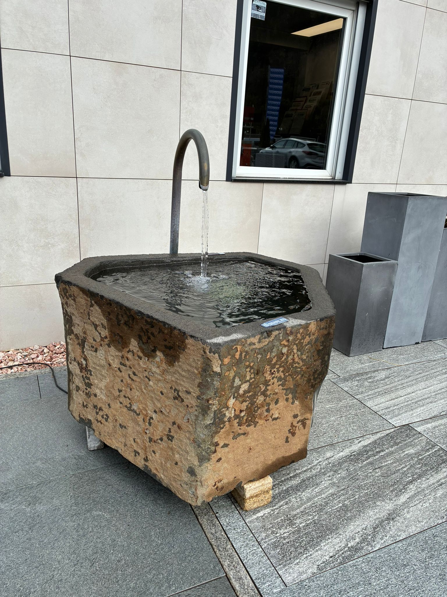 Basalt Findlingsbrunnen MG1173