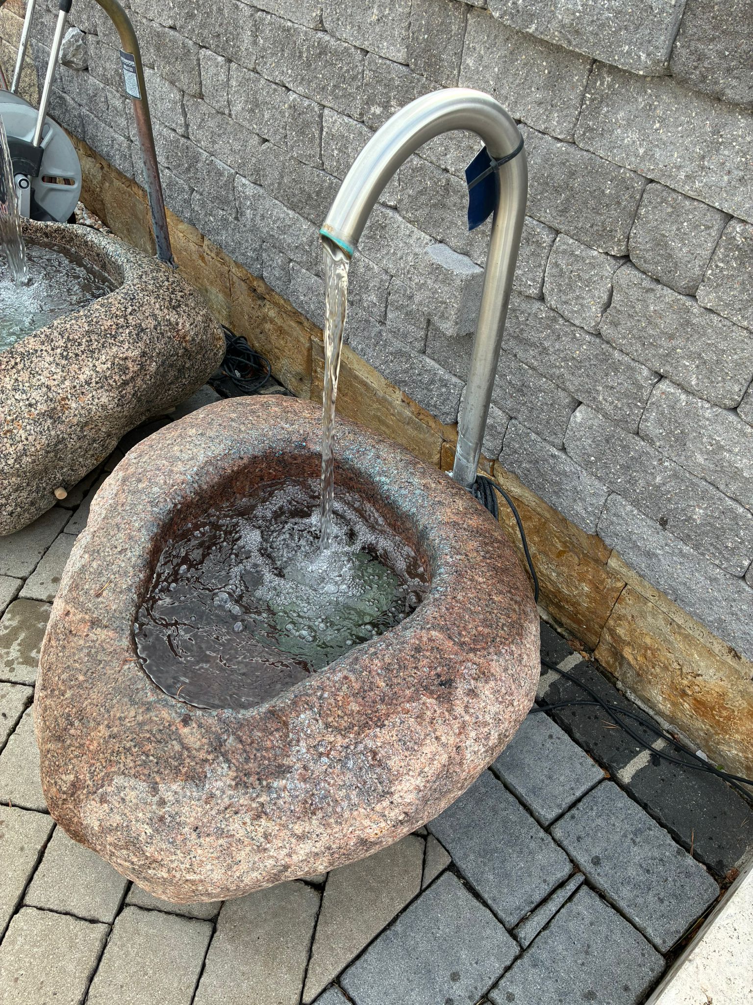 Granit  Flusskieselbrunnen MG1158
