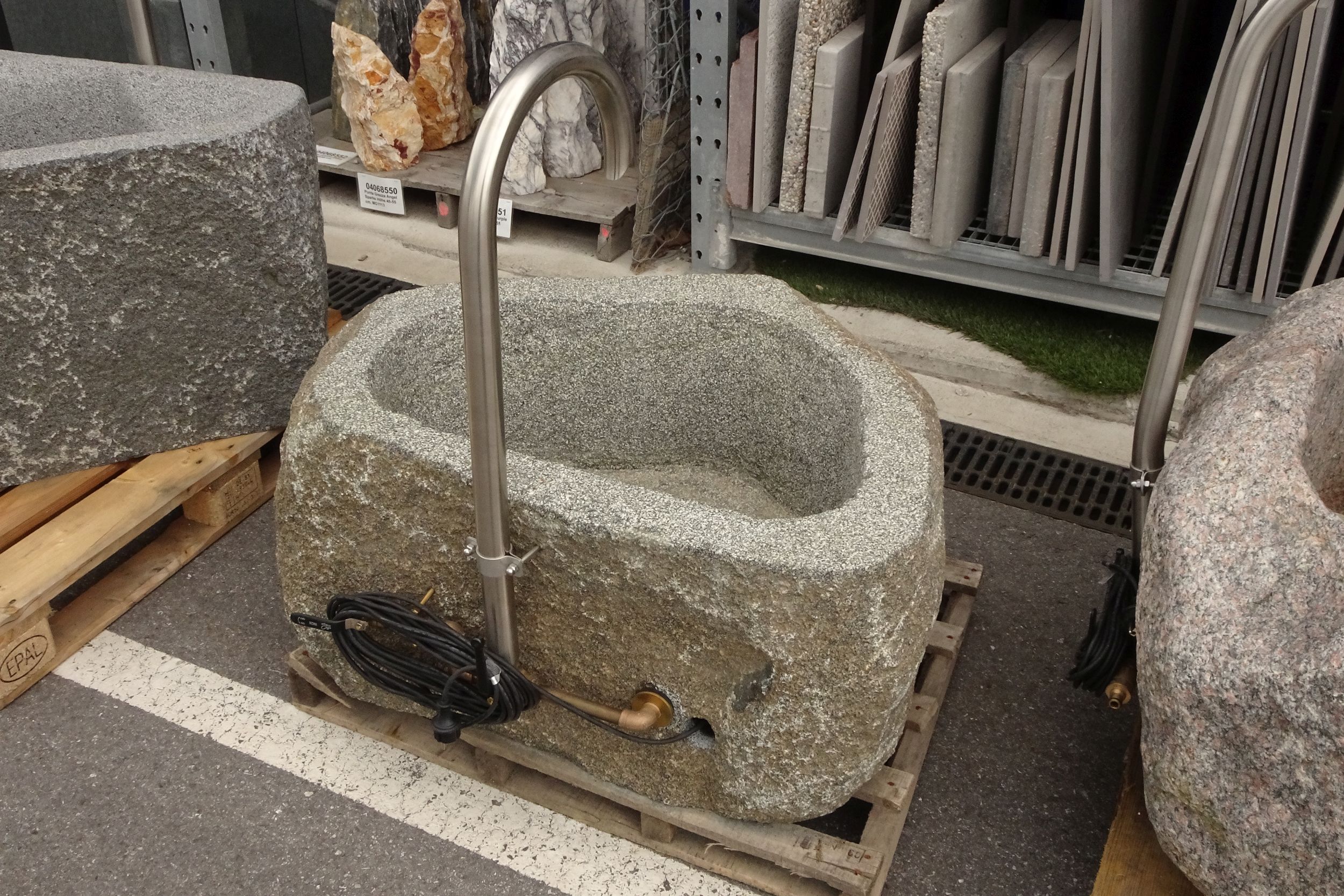 Granit Findlingsbrunnen MG1124