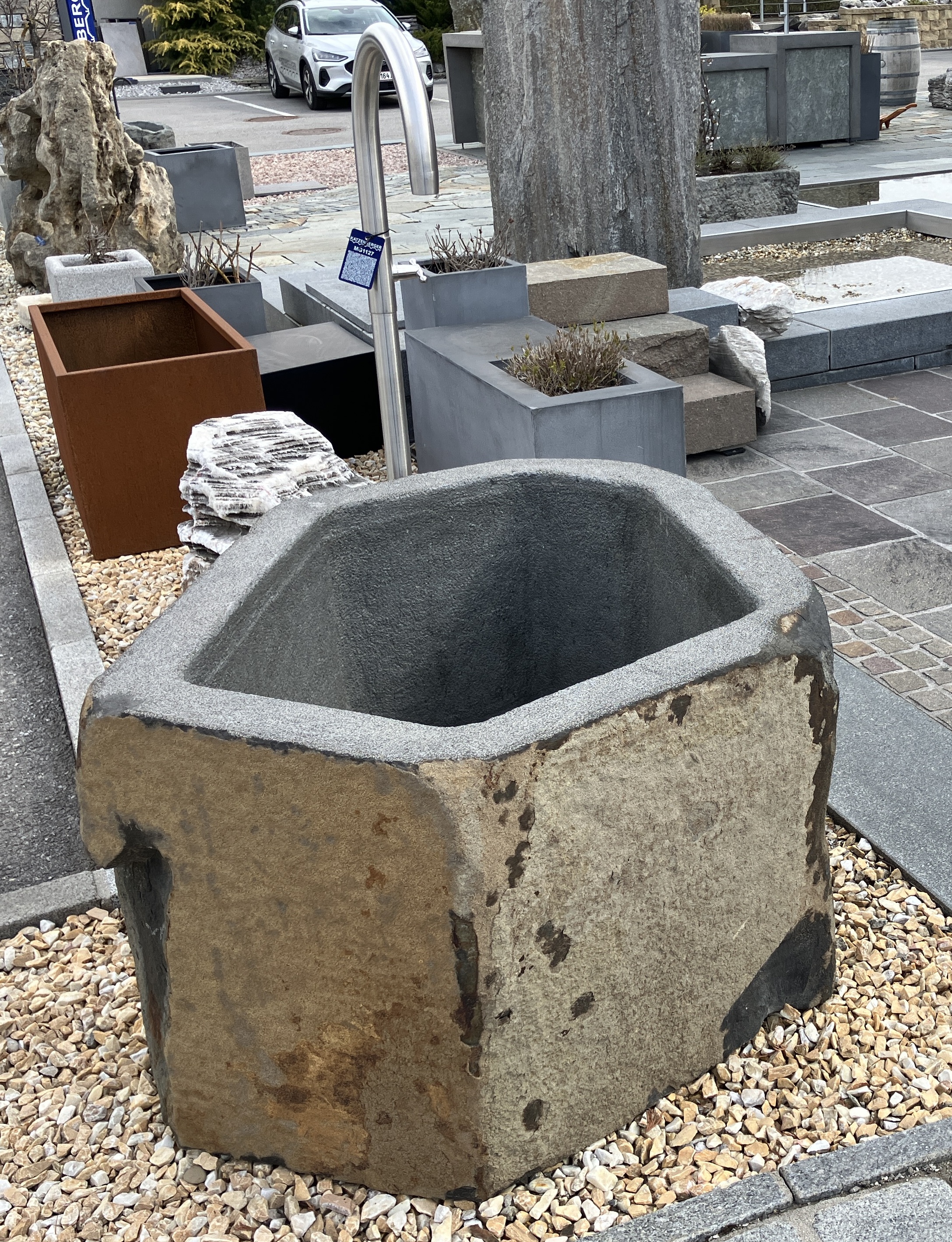 Basalt Findlingsbrunnen MG1127
