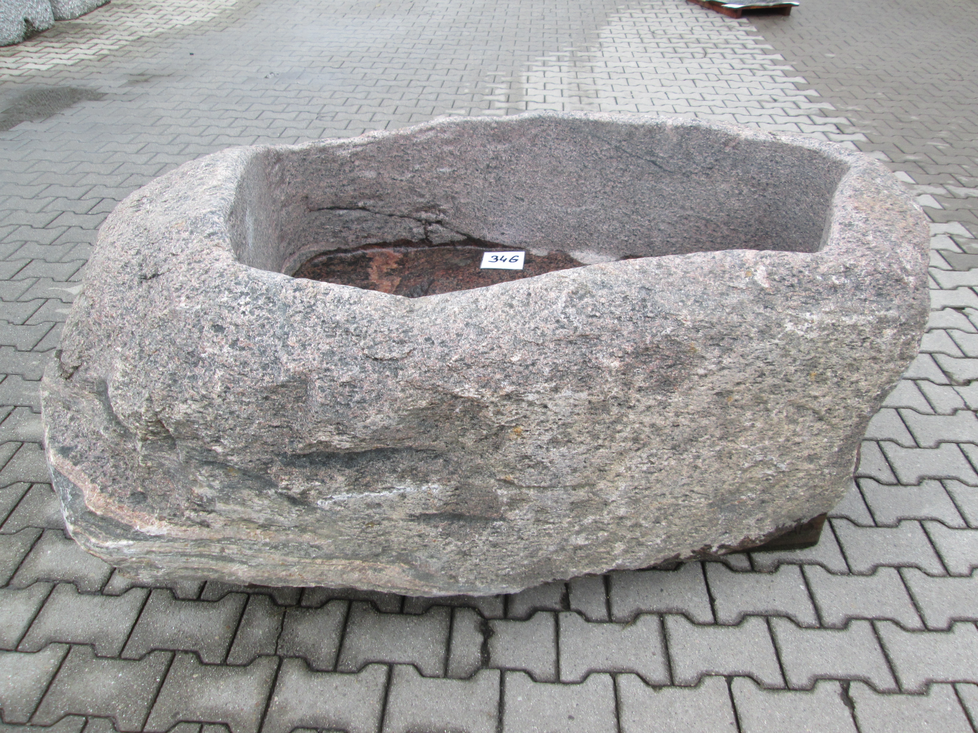 Granit Flusskieselbrunnen MG1175