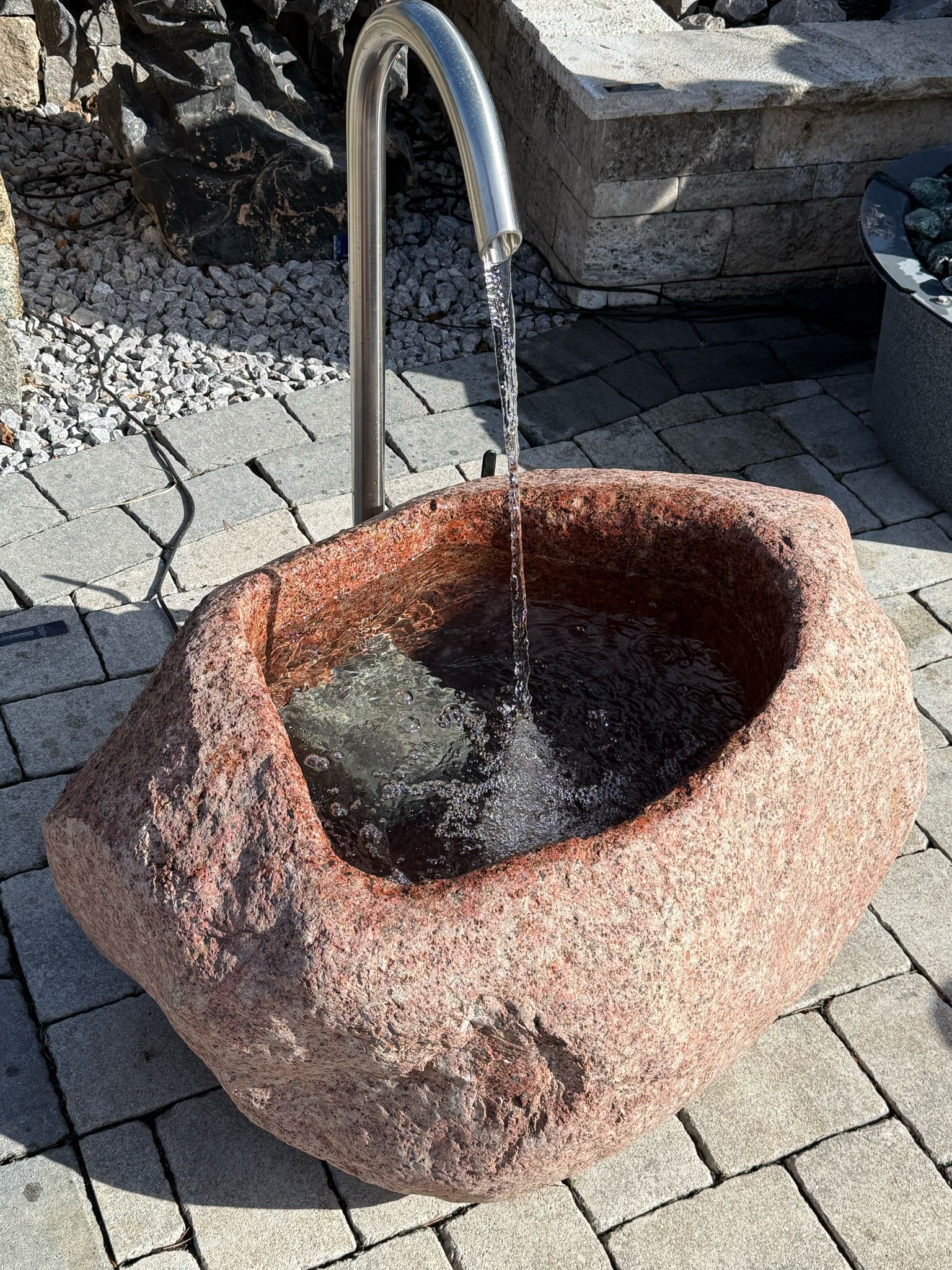 Granit Flußkieselbrunnen MG1188