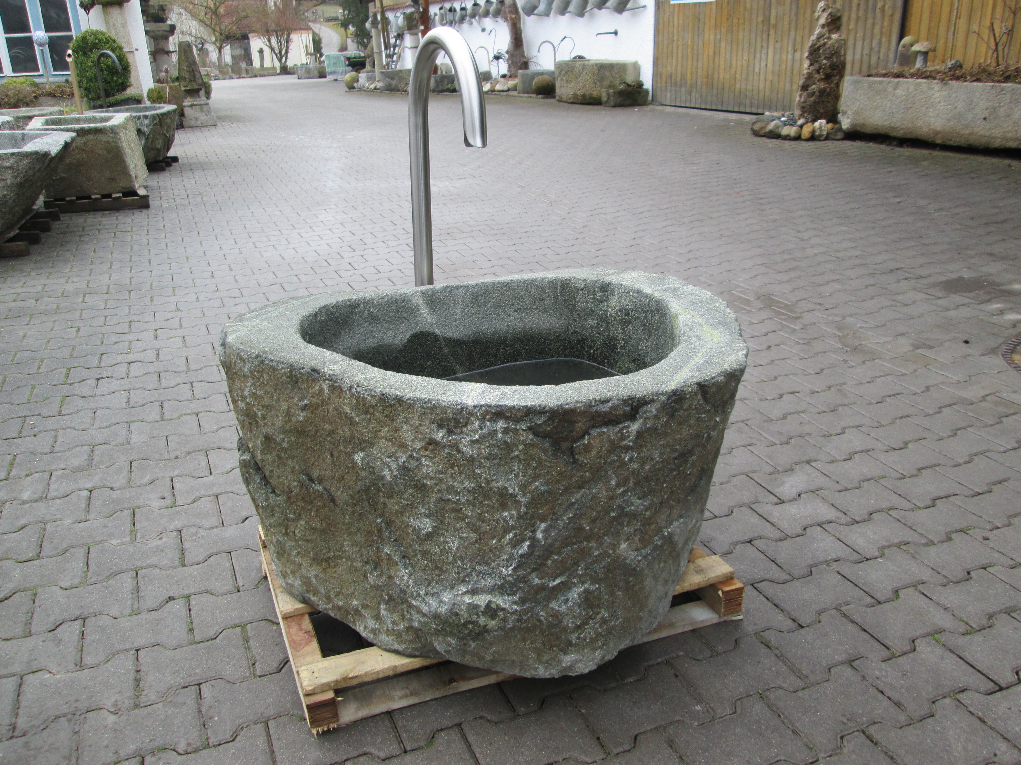 Granit Findlingsbrunnen MG1197