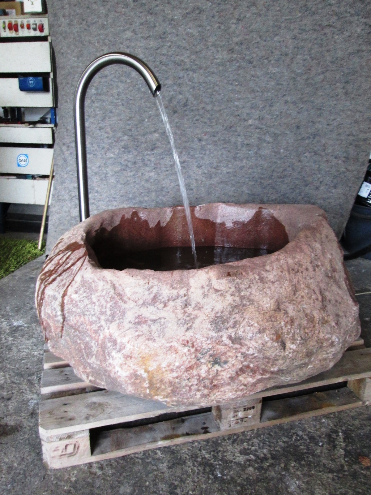 Granit Findlingsbrunnen MG1198