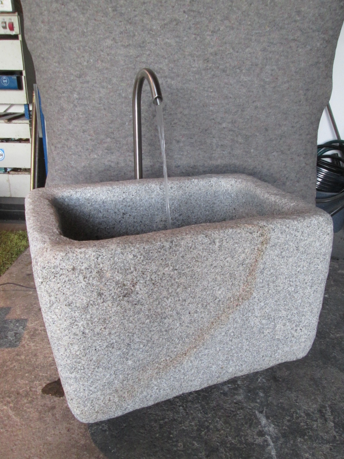 Granit EU-Brunnen rechteckig MG1028