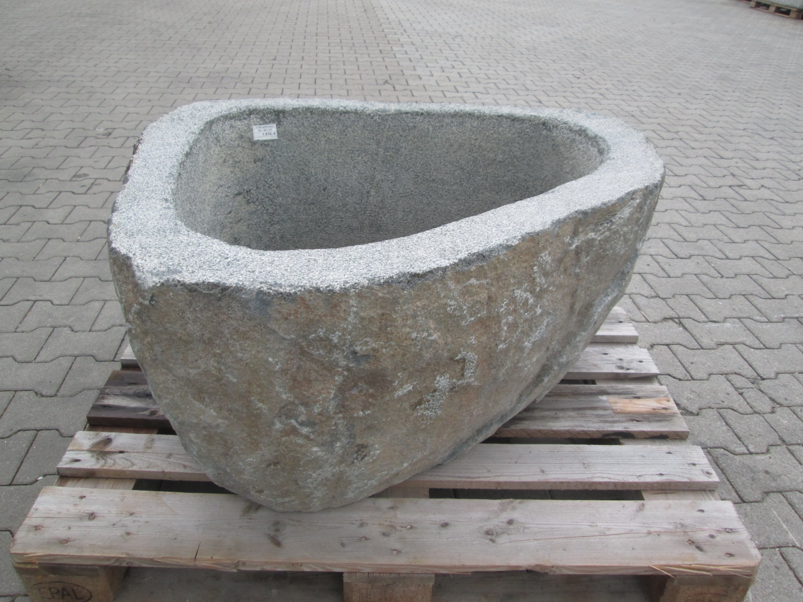 Granit Findlingsbrunnen MG1031