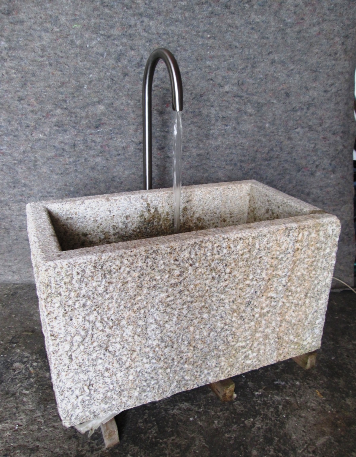 Granitbrunnen rechteckig MG1033