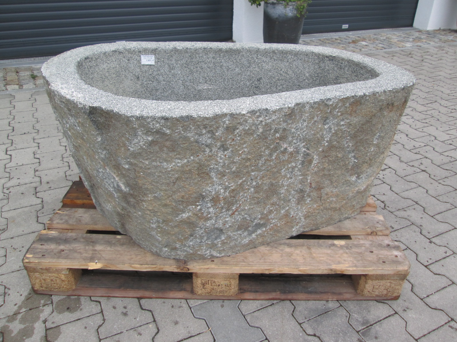 Granit Findlingsbrunnen MG1034