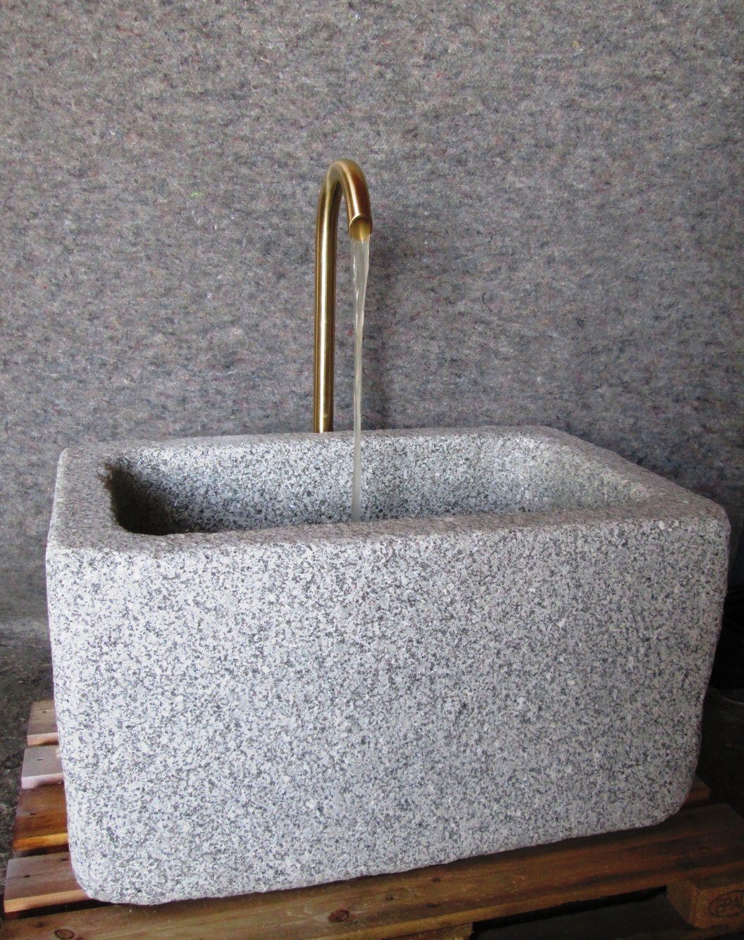Granit EU Brunnen rechteckig MG1038