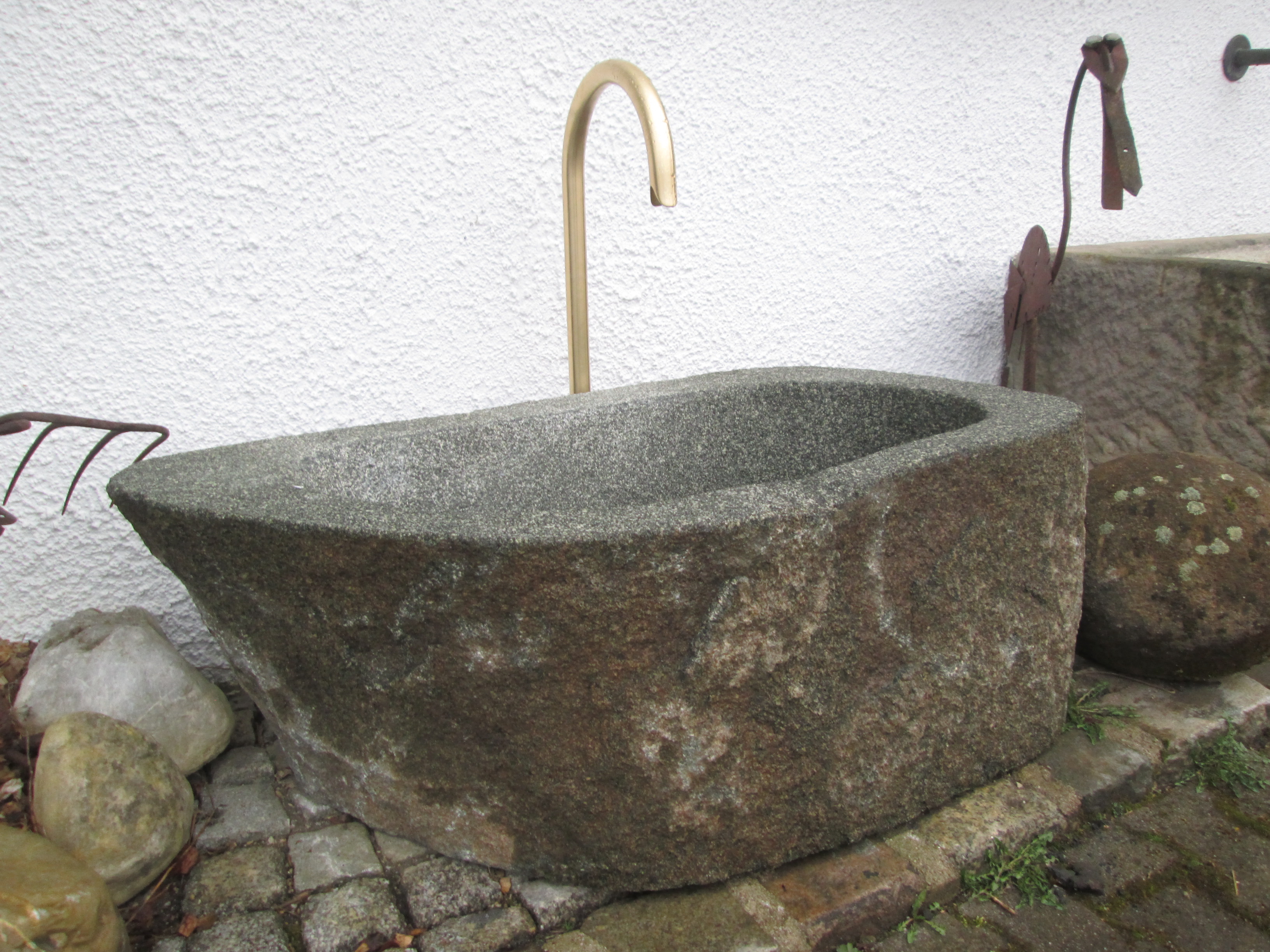 Granit Findlingsbrunnen MG1039