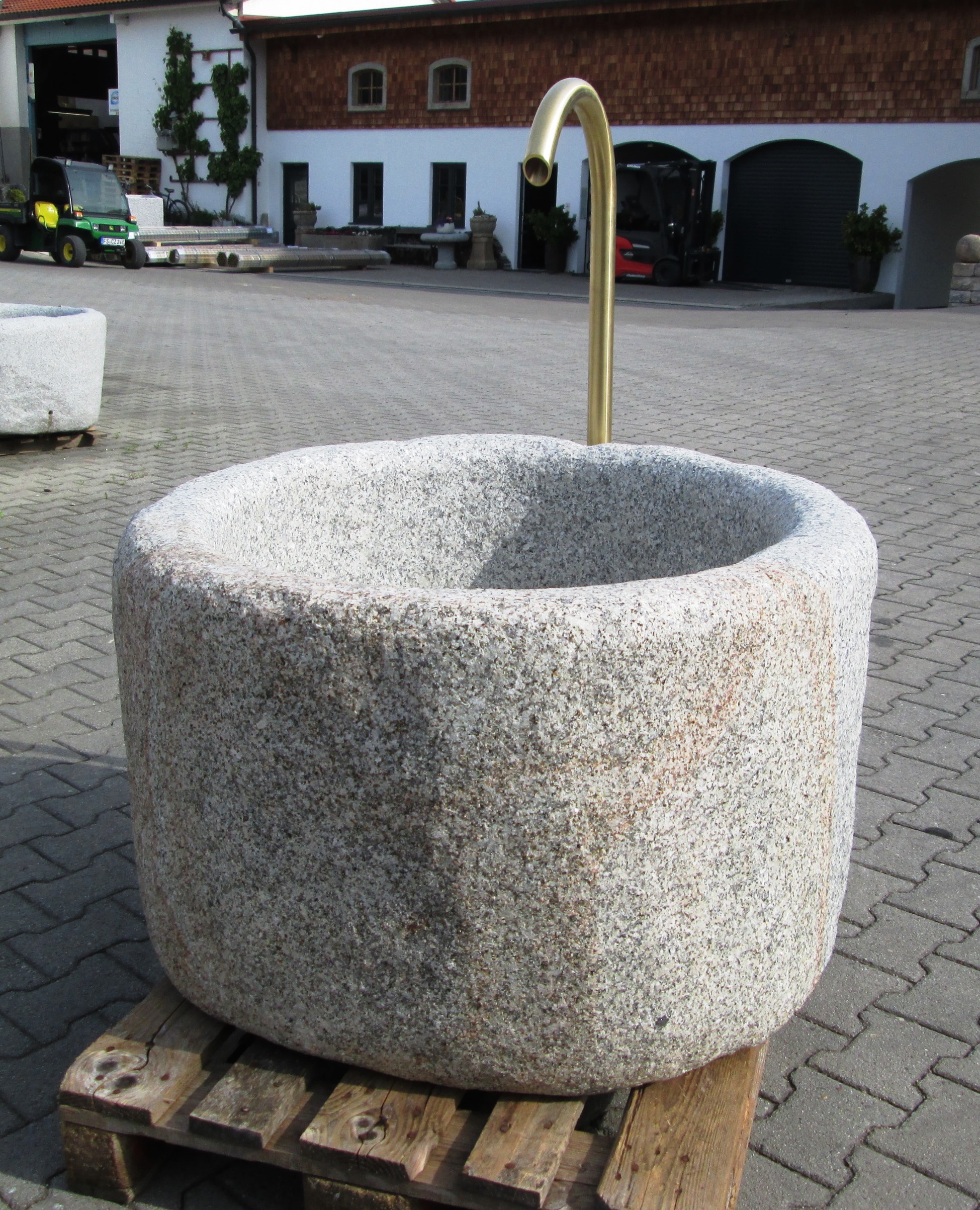 Granit EU-Brunnen Rund MG1015