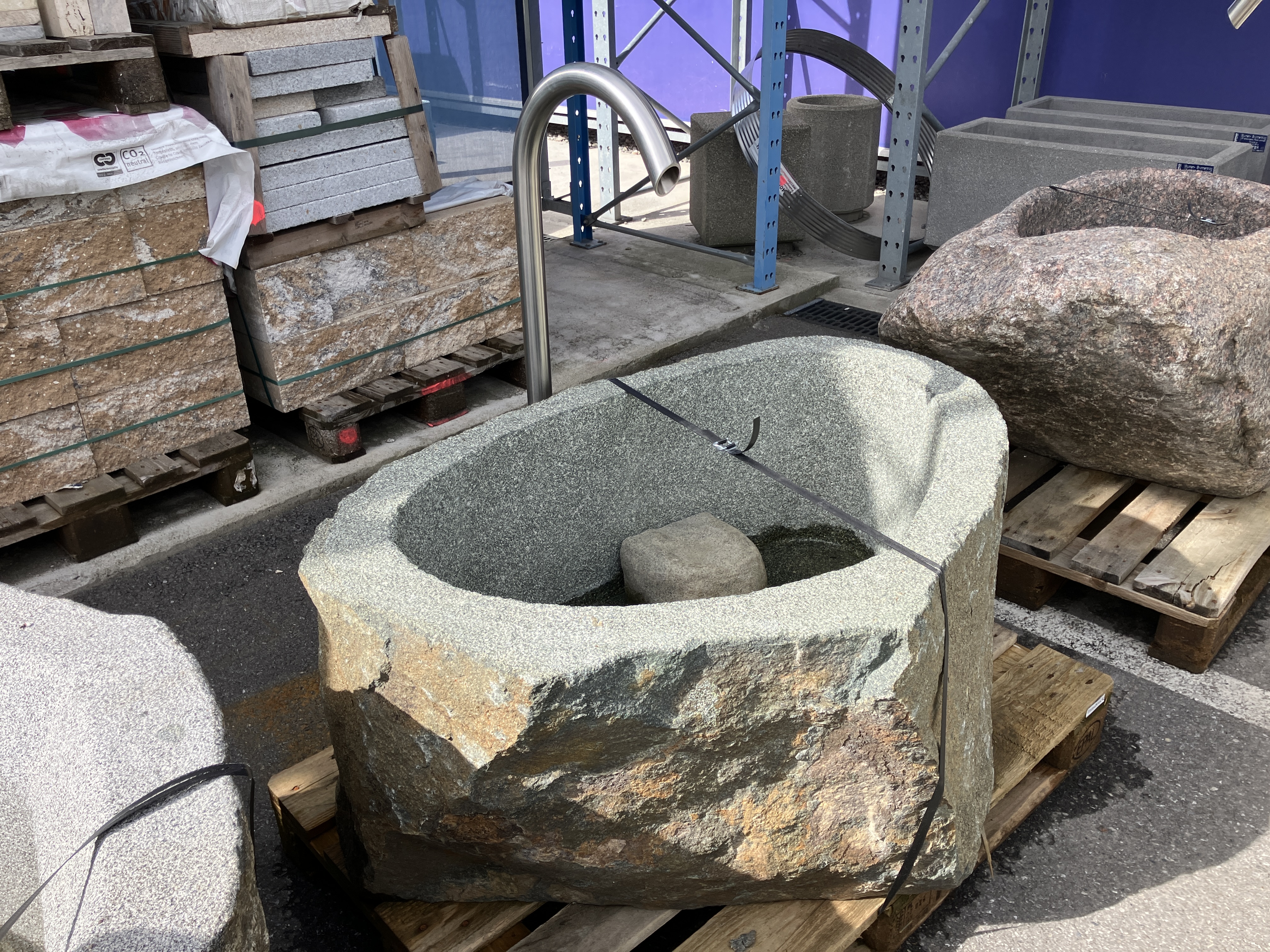 Granit Findlingsbrunnen MG1016